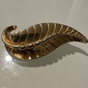 Vintage SAC Sarah Coventry Textured Leaf Shape Gold Tone Signed Pin Brooch